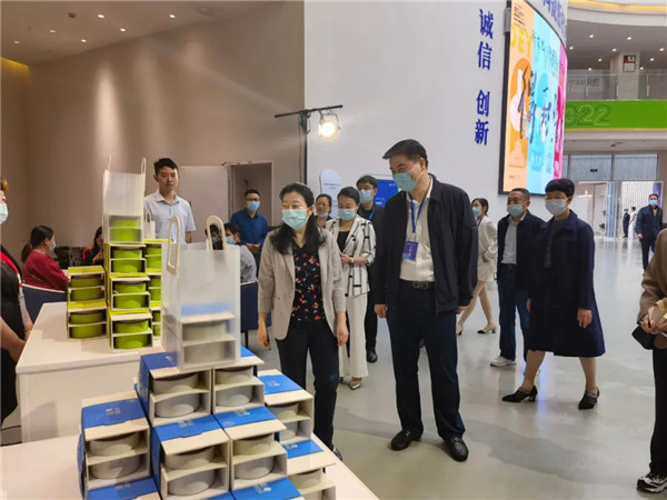 新理念、新時(shí)尚、新方式、新感受——德宇集團(tuán)舉行2022得雨活茶新品發(fā)布推廣會(huì)